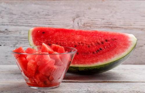 小娇diy吃瓜,解锁夏日消暑新姿势