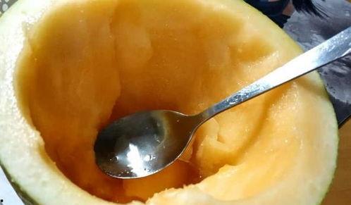 吃哈密瓜用勺吃,勺子演绎的夏日清凉美味