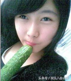 美女吃瓜被撞,瓜皮也能引发悲剧？