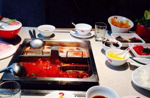 海底捞员工吃瓜